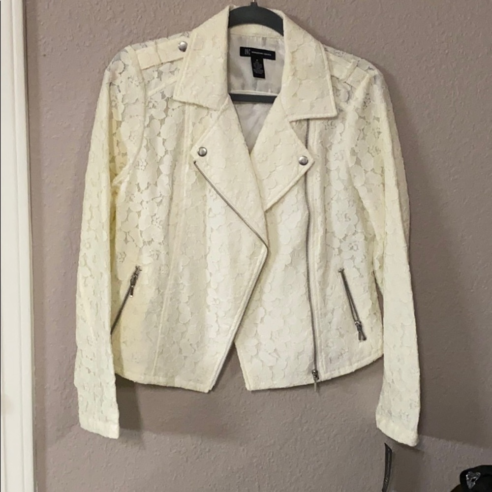 Lace detailed jacket